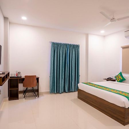 Treebo De Alphabet Gachibowli Hotel Hyderabad Ngoại thất bức ảnh