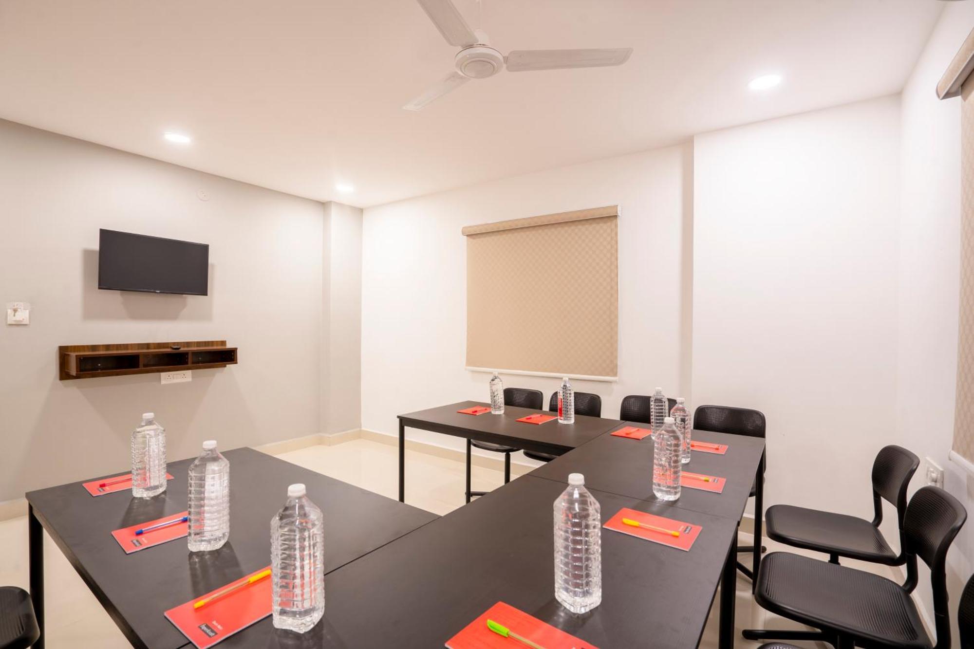 Treebo De Alphabet Gachibowli Hotel Hyderabad Ngoại thất bức ảnh