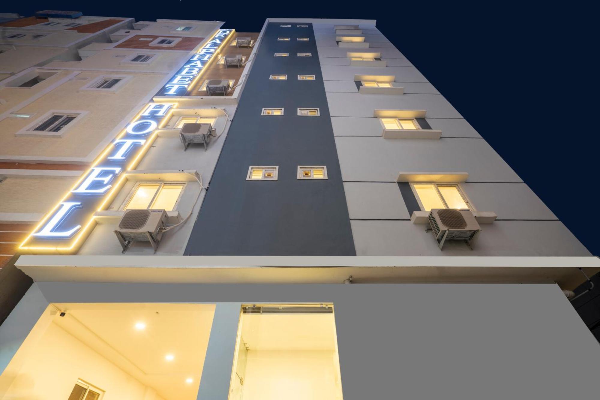Treebo De Alphabet Gachibowli Hotel Hyderabad Ngoại thất bức ảnh