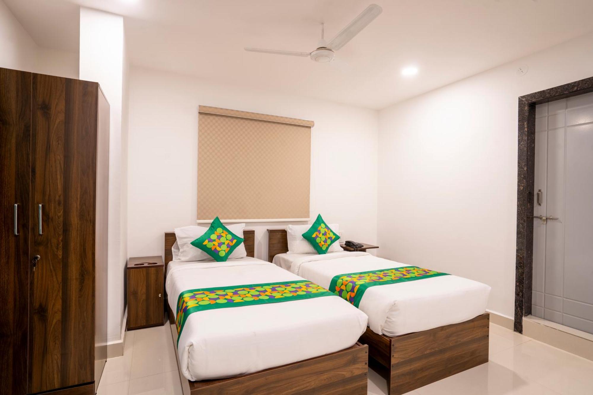 Treebo De Alphabet Gachibowli Hotel Hyderabad Ngoại thất bức ảnh