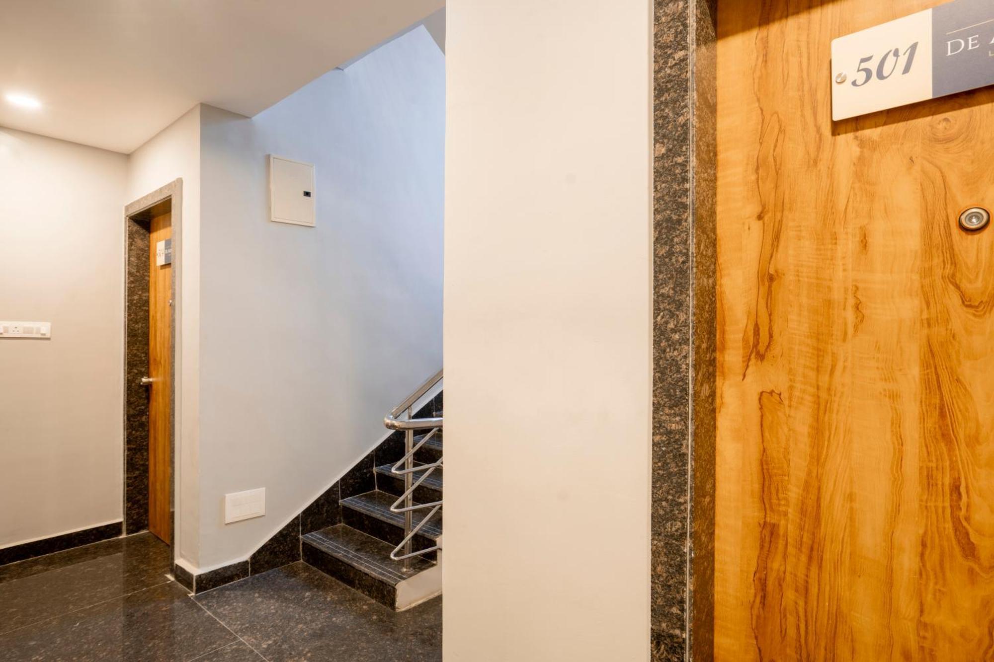 Treebo De Alphabet Gachibowli Hotel Hyderabad Ngoại thất bức ảnh