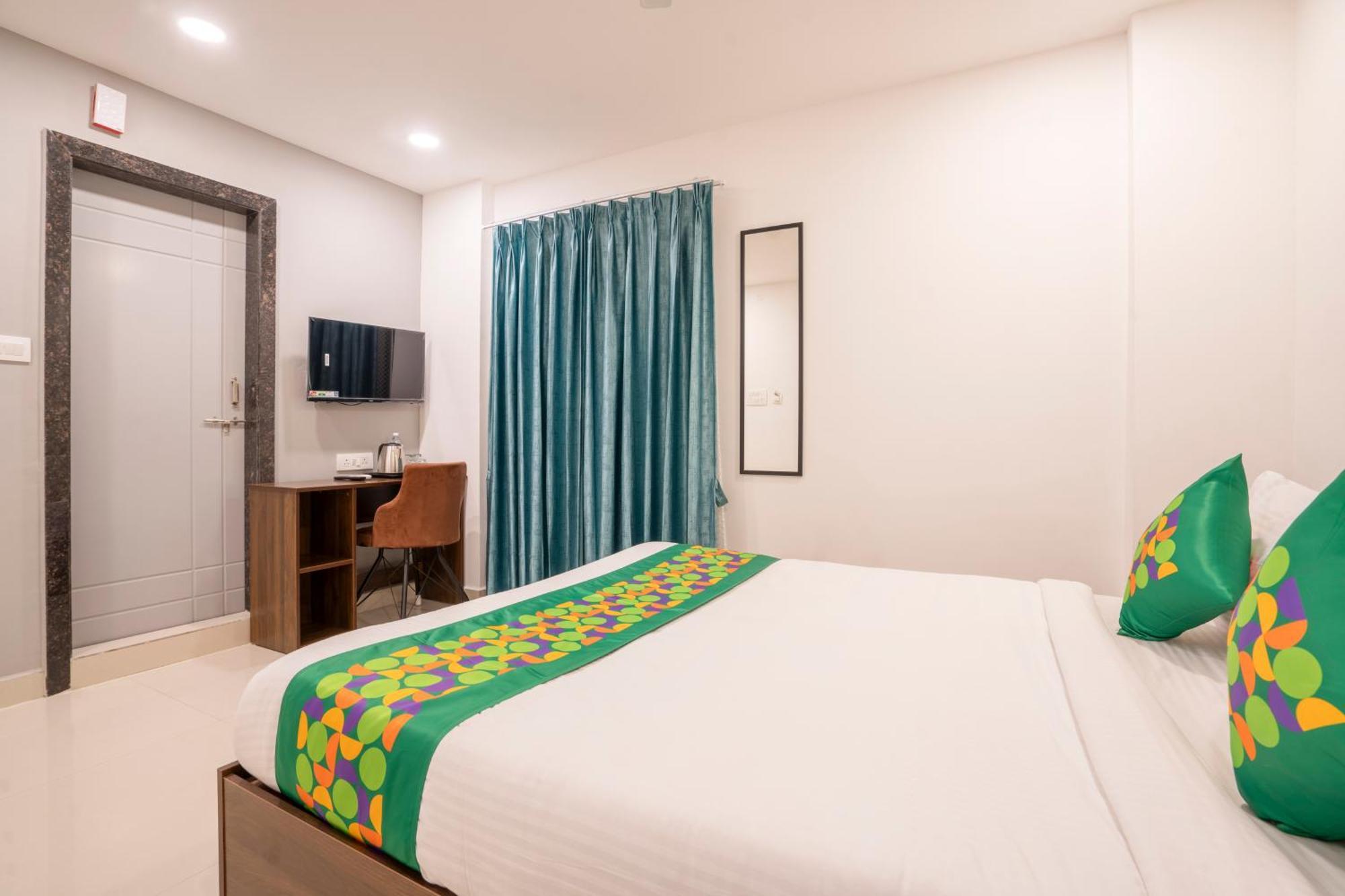 Treebo De Alphabet Gachibowli Hotel Hyderabad Ngoại thất bức ảnh