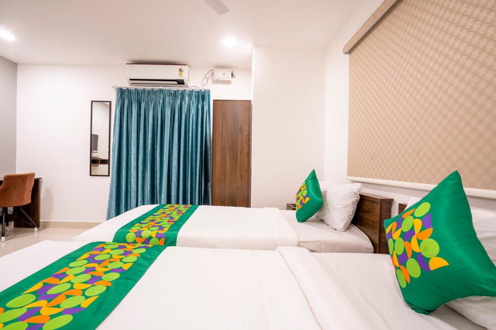 Treebo De Alphabet Gachibowli Hotel Hyderabad Ngoại thất bức ảnh